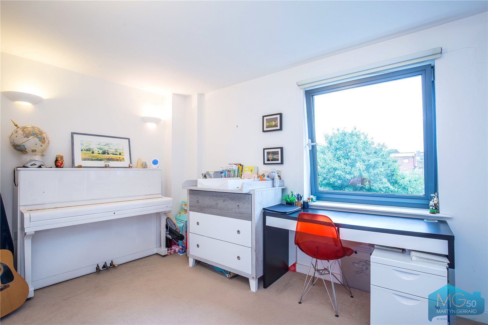 2 bedroom Apartment for sale - Martyn Gerrard