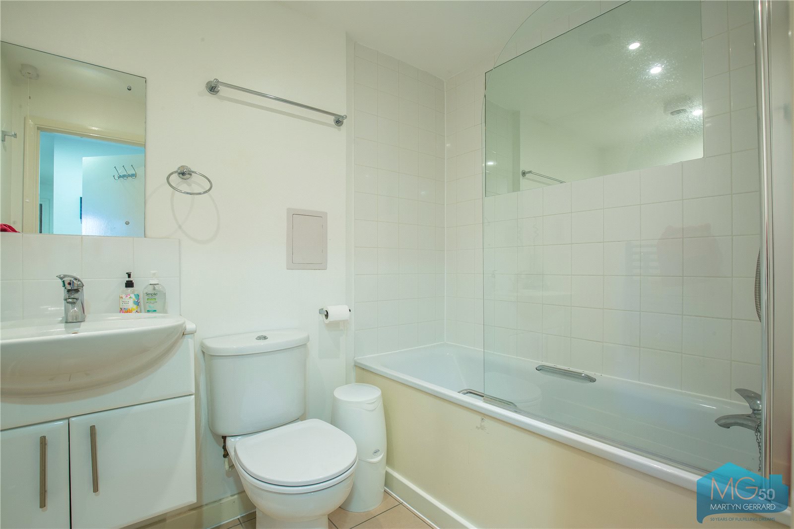 2 bedroom Apartment for sale - Martyn Gerrard