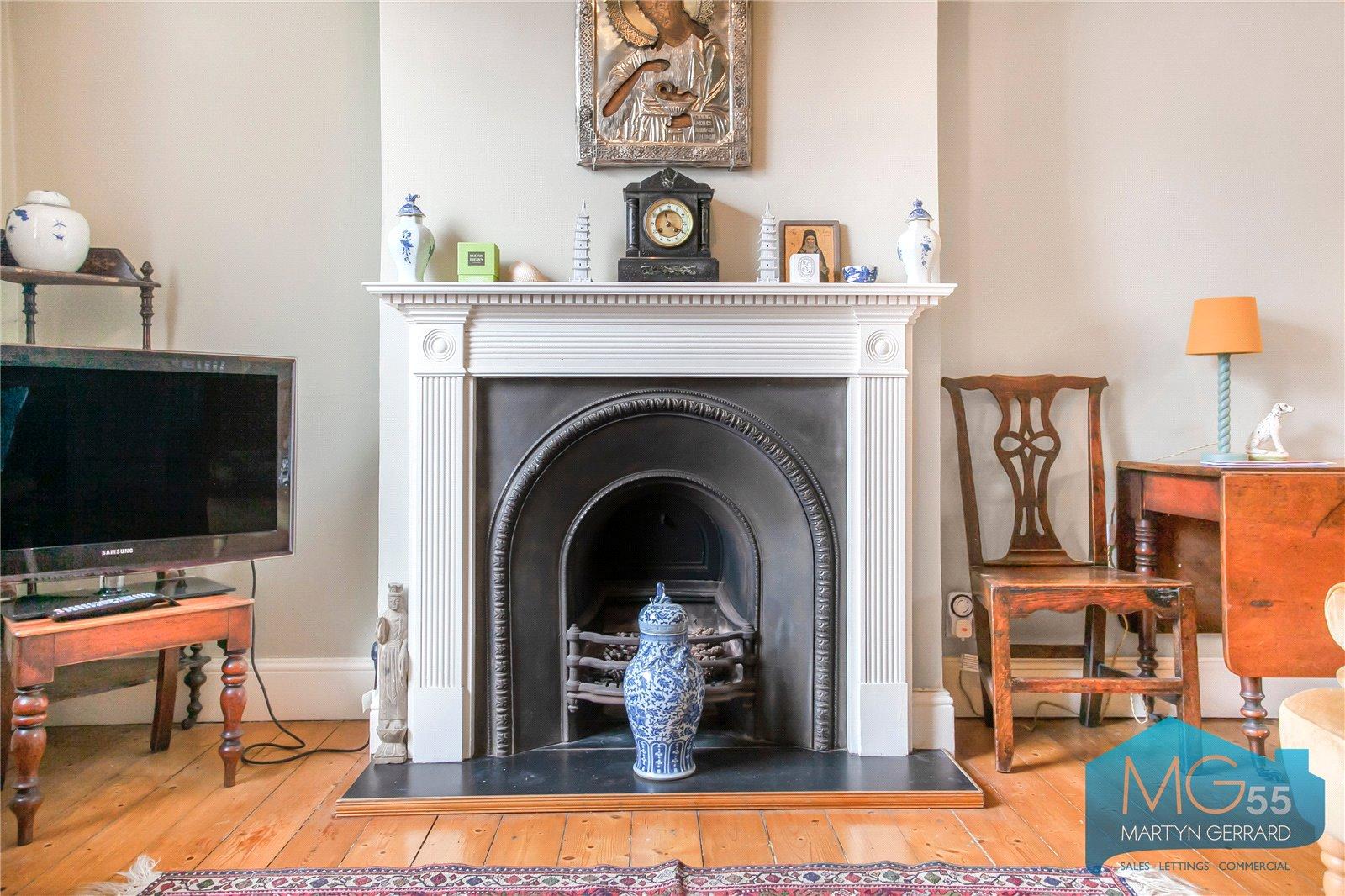 2 bedroom House for sale - Martyn Gerrard