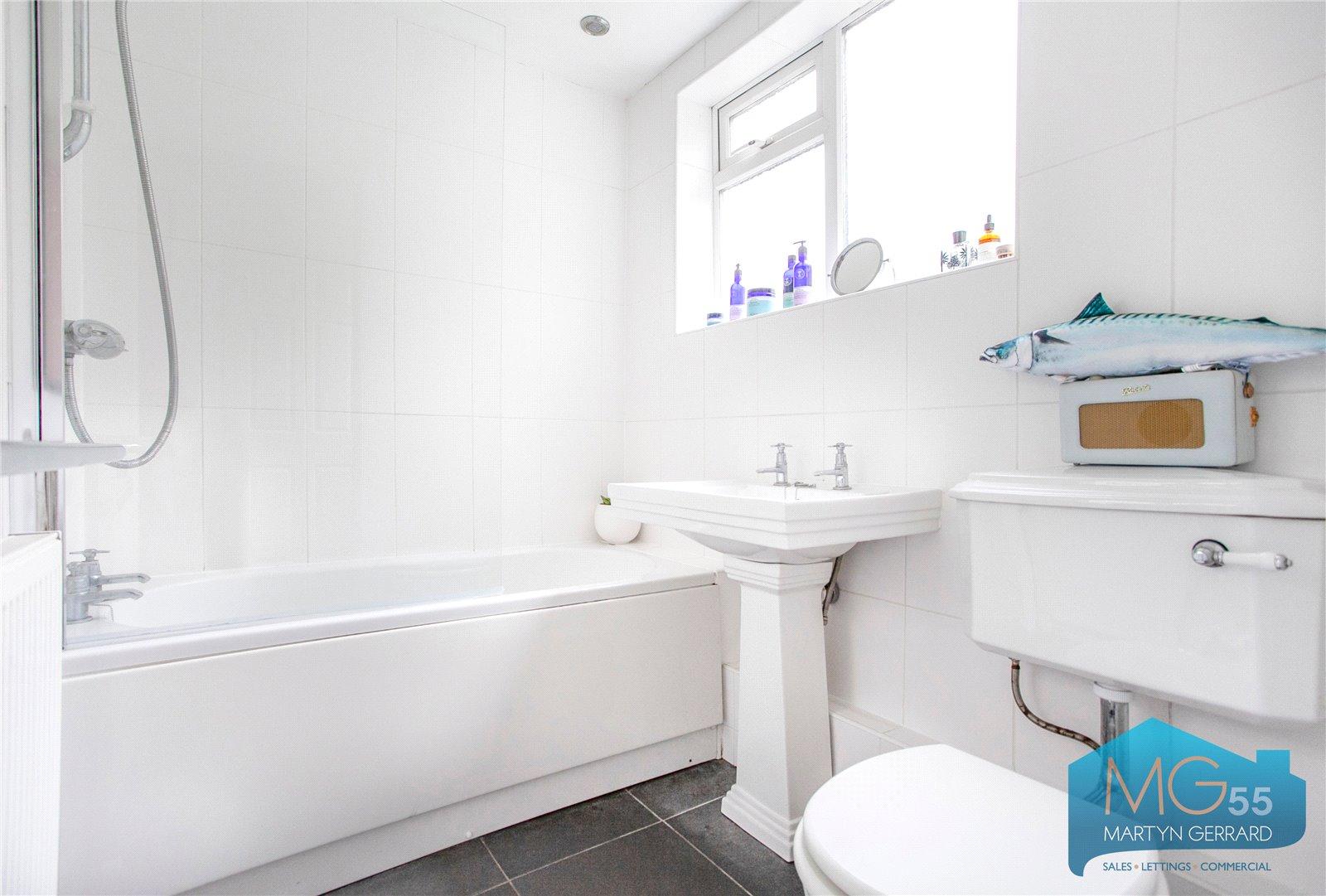 2 bedroom House for sale - Martyn Gerrard
