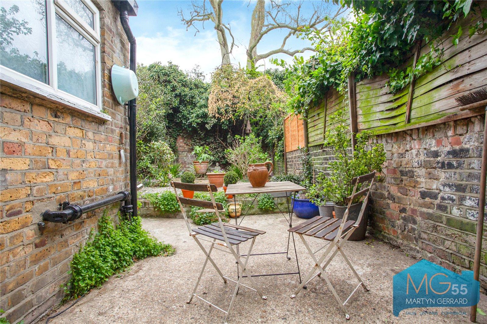 2 bedroom House for sale - Martyn Gerrard