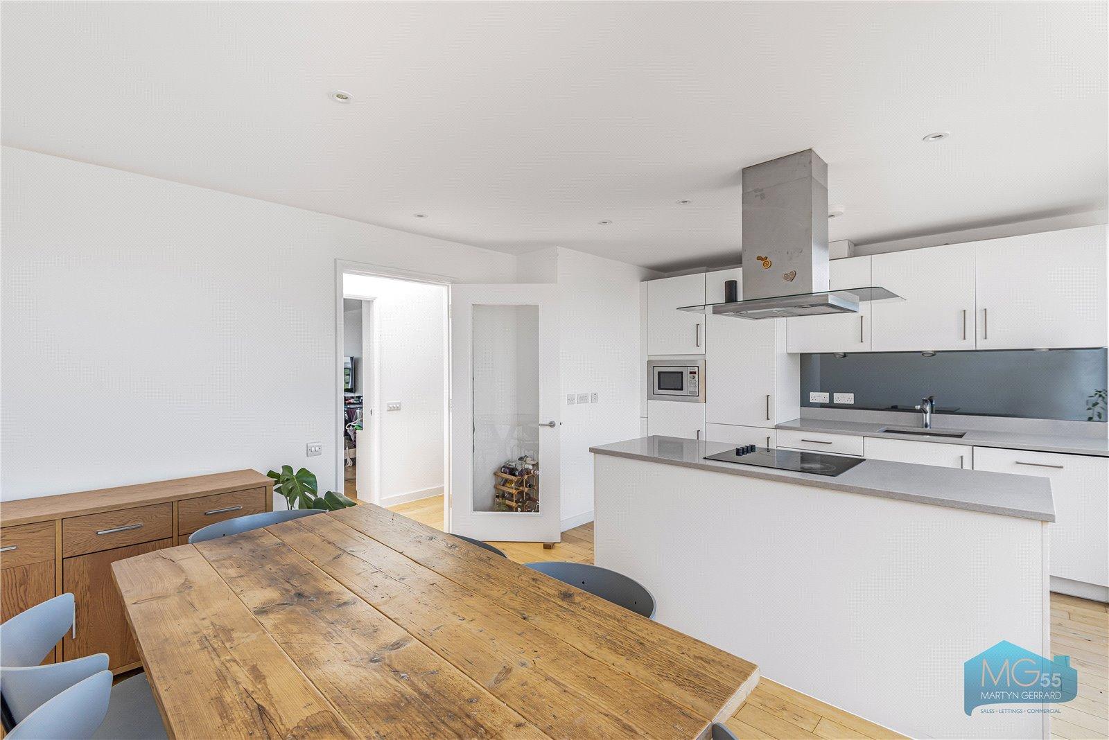 3 bedroom Apartment to rent - Martyn Gerrard