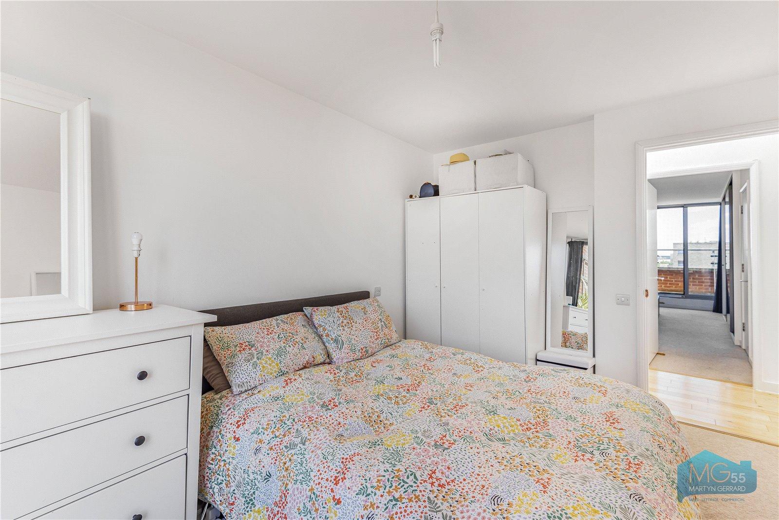 3 bedroom Apartment to rent - Martyn Gerrard