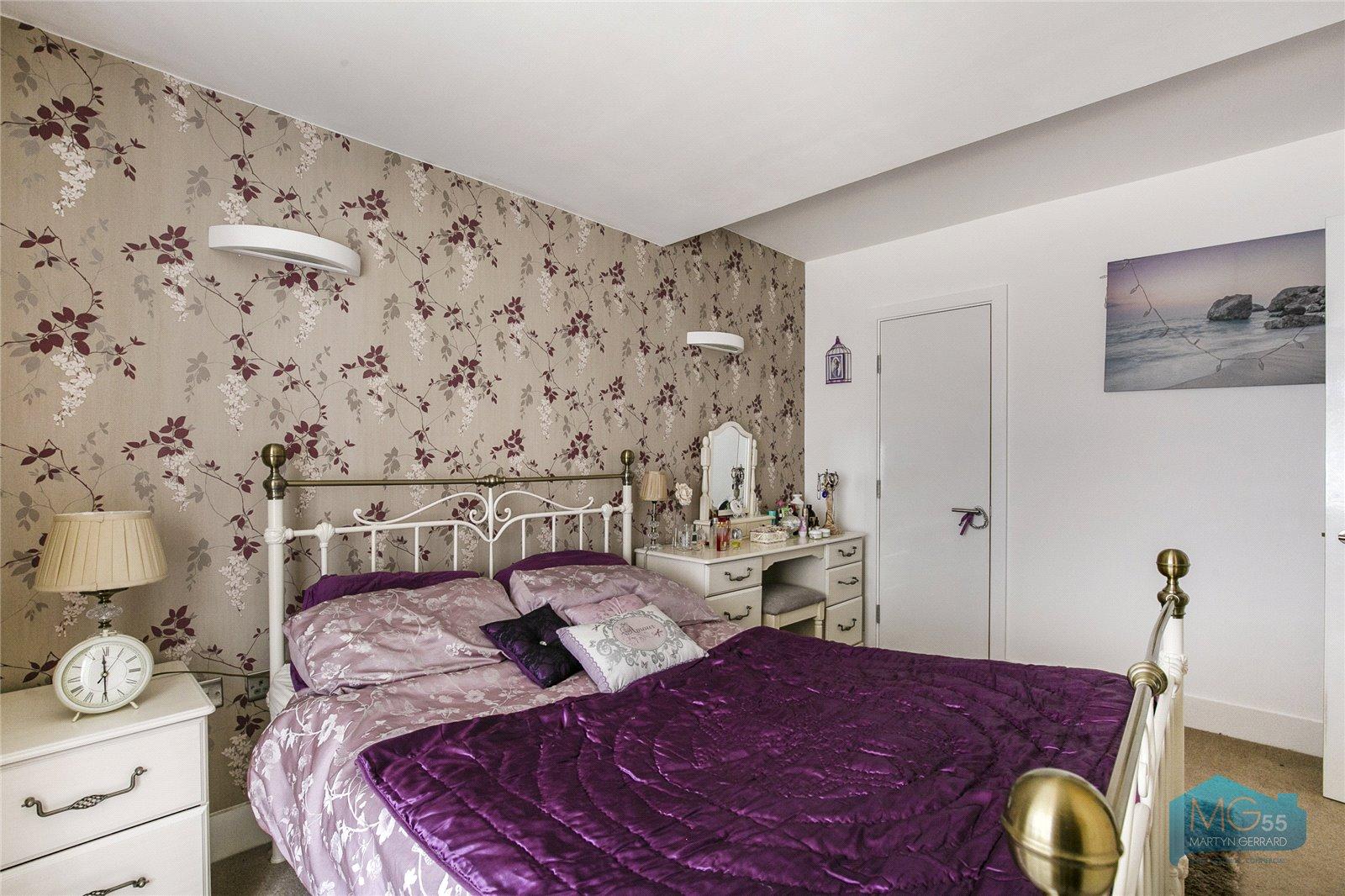 1 bedroom Ground Floor Flat to rent - Martyn Gerrard