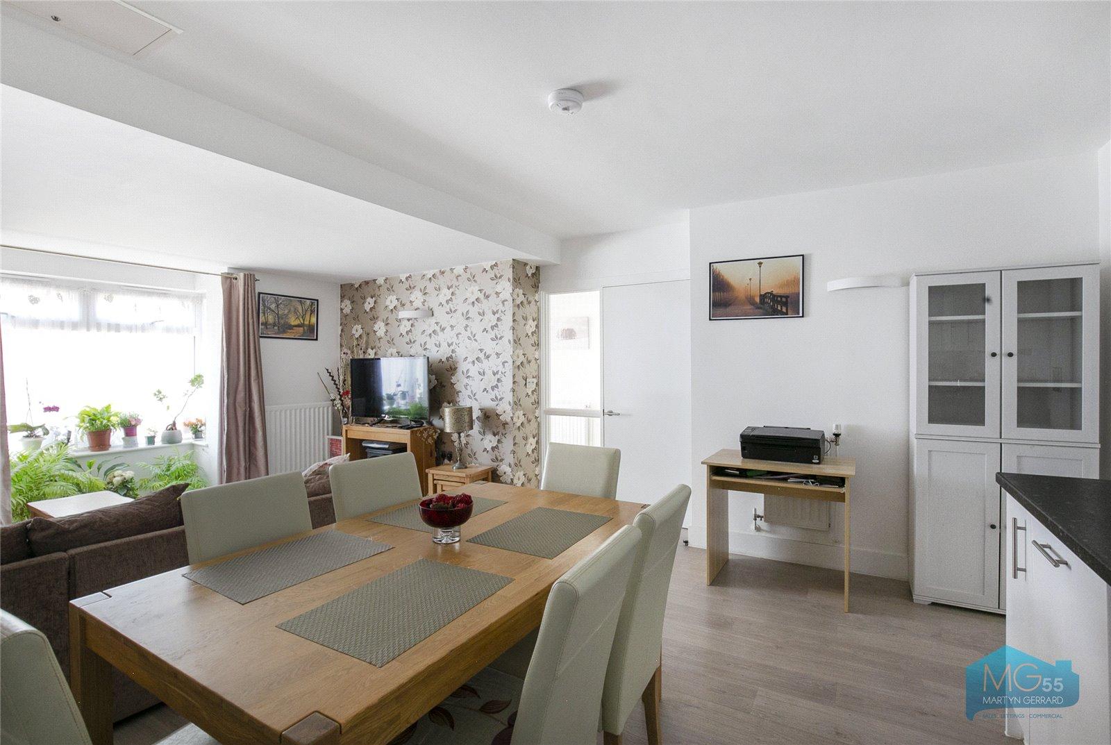 1 bedroom Ground Floor Flat to rent - Martyn Gerrard