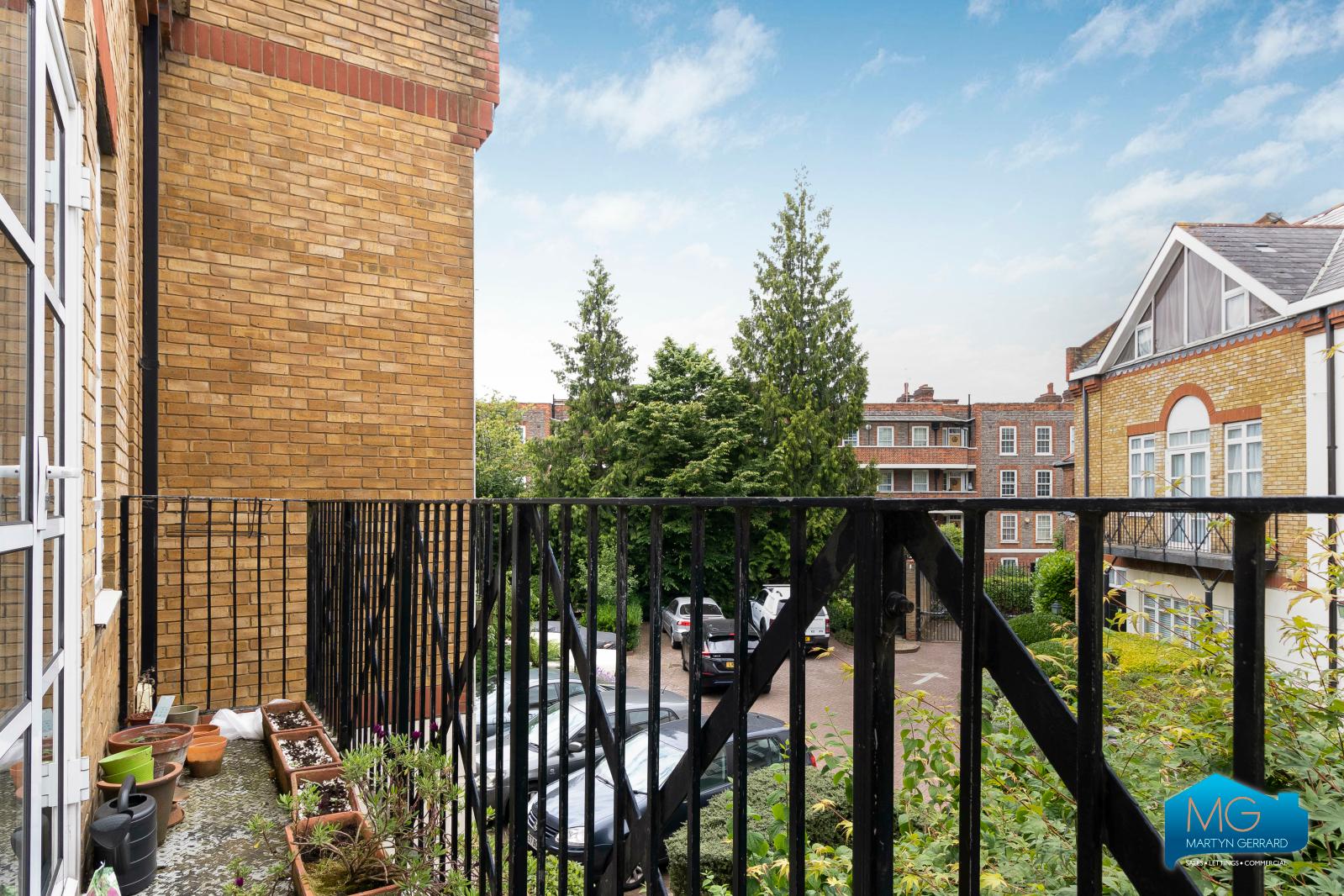 4 bedroom Terraced House to rent - Martyn Gerrard