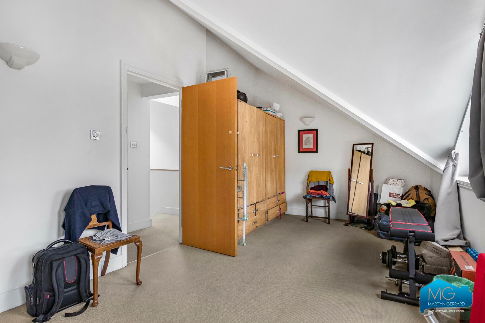 4 bedroom Terraced House to rent - Martyn Gerrard