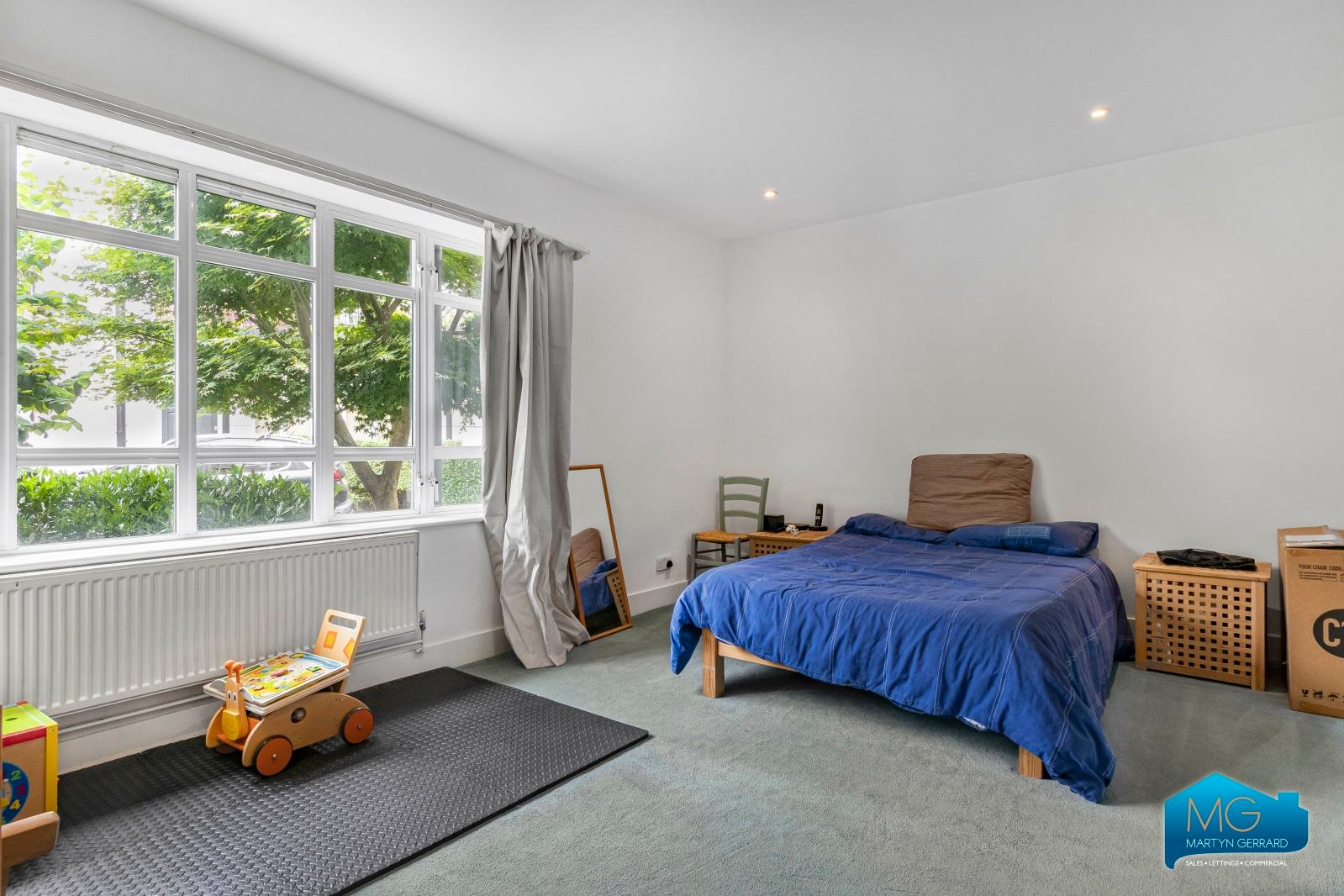 4 bedroom Terraced House to rent - Martyn Gerrard