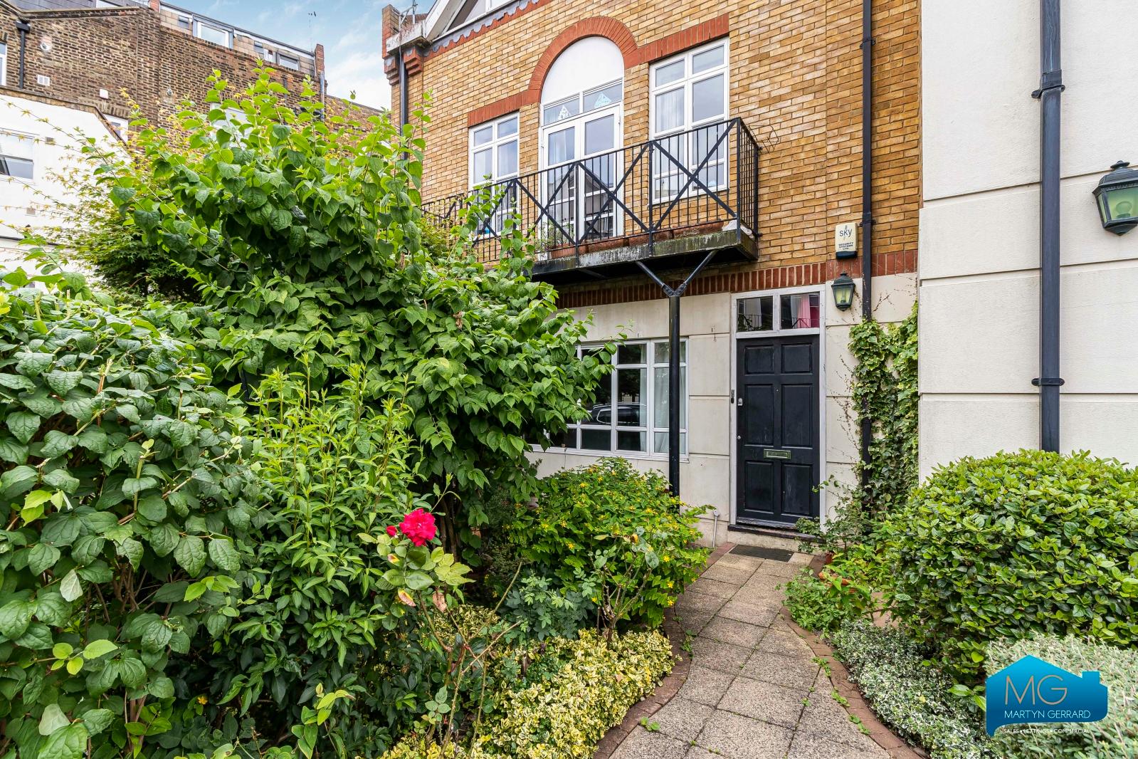 4 bedroom Terraced House to rent - Martyn Gerrard