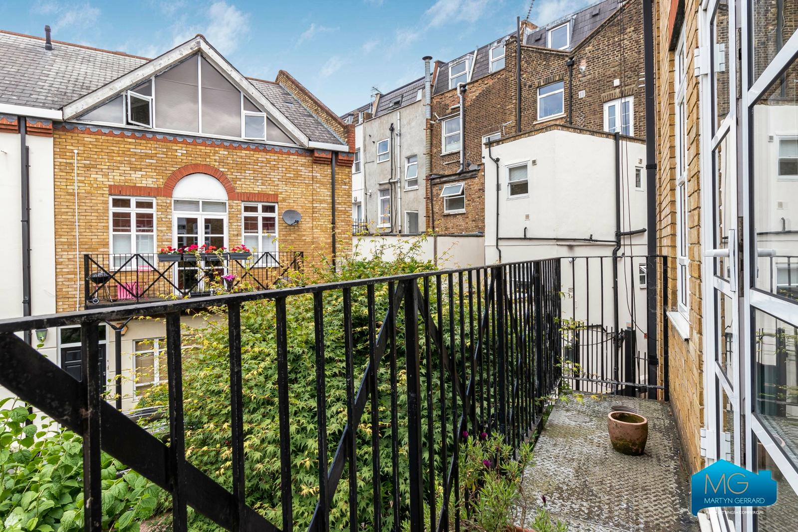 4 bedroom Terraced House to rent - Martyn Gerrard