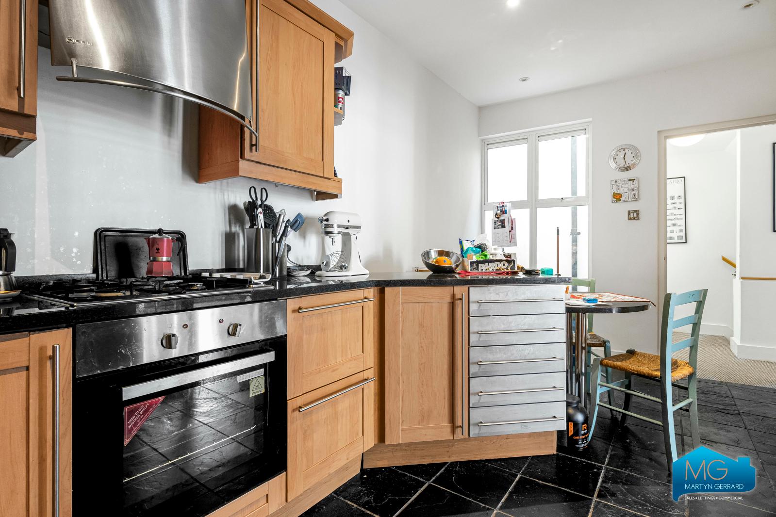 4 bedroom Terraced House to rent - Martyn Gerrard