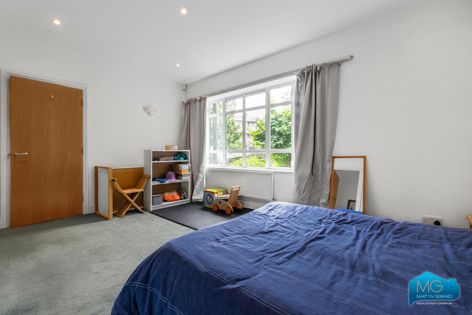 4 bedroom Terraced House to rent - Martyn Gerrard