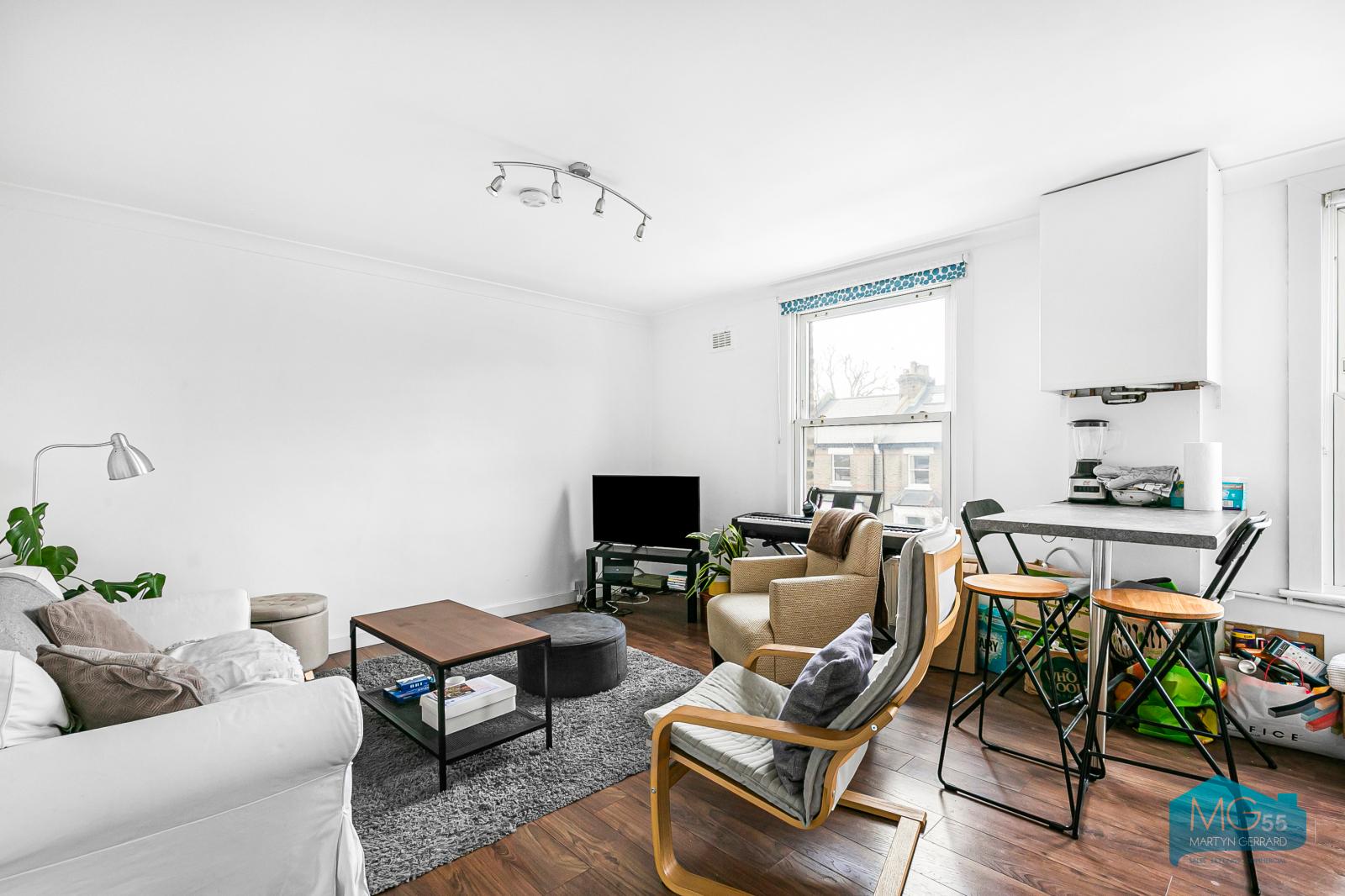 3 bedroom Apartment to rent - Martyn Gerrard