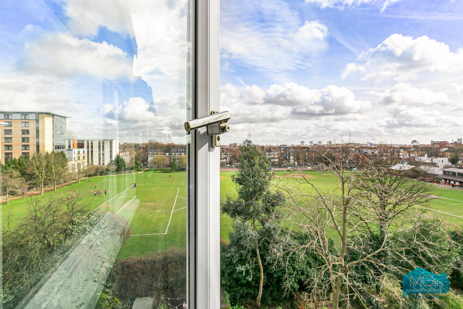 3 bedroom Apartment to rent - Martyn Gerrard