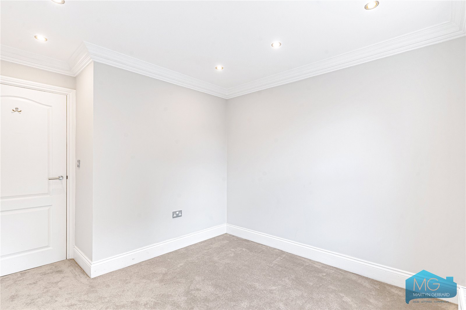2 bedroom Apartment for sale - Martyn Gerrard