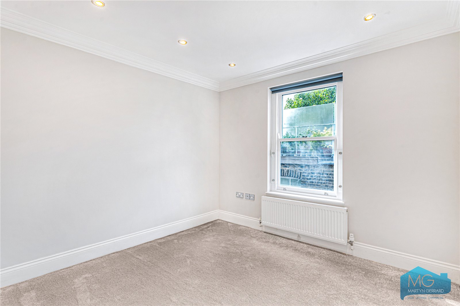 2 bedroom Apartment for sale - Martyn Gerrard