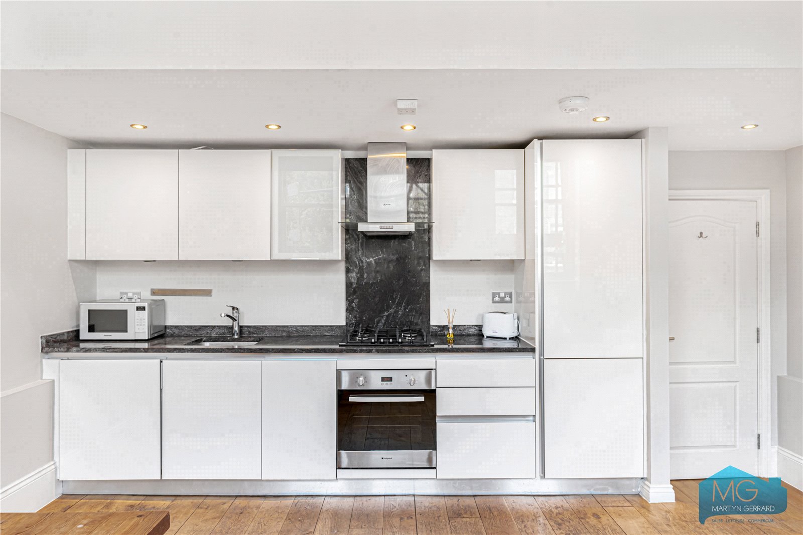 2 bedroom Apartment for sale - Martyn Gerrard