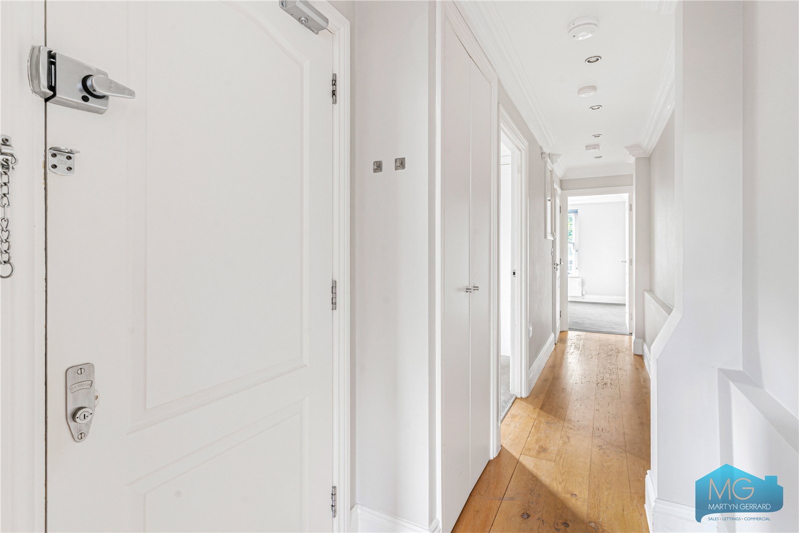 2 bedroom Apartment for sale - Martyn Gerrard