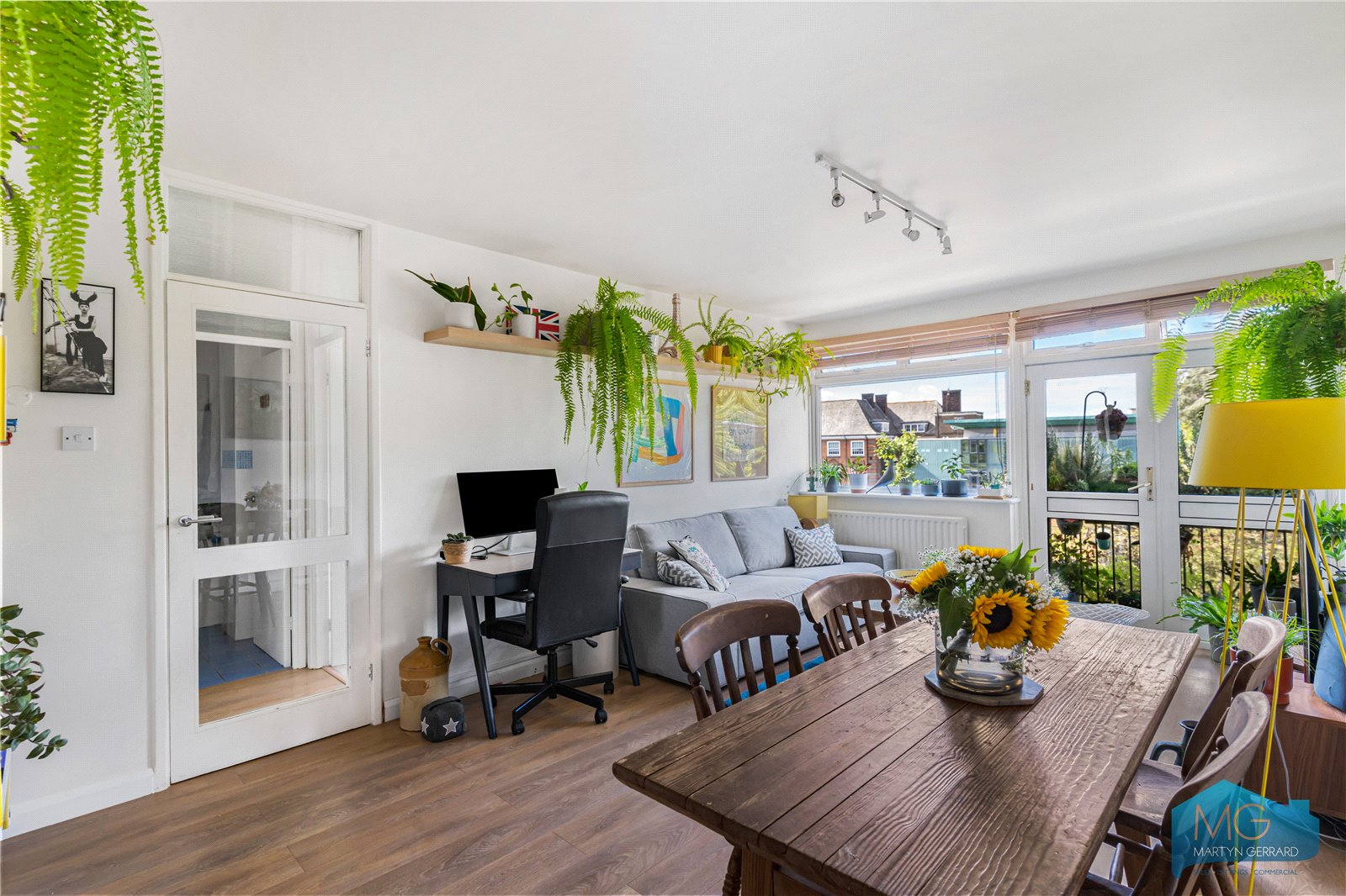 2 bedroom Apartment for sale - Martyn Gerrard