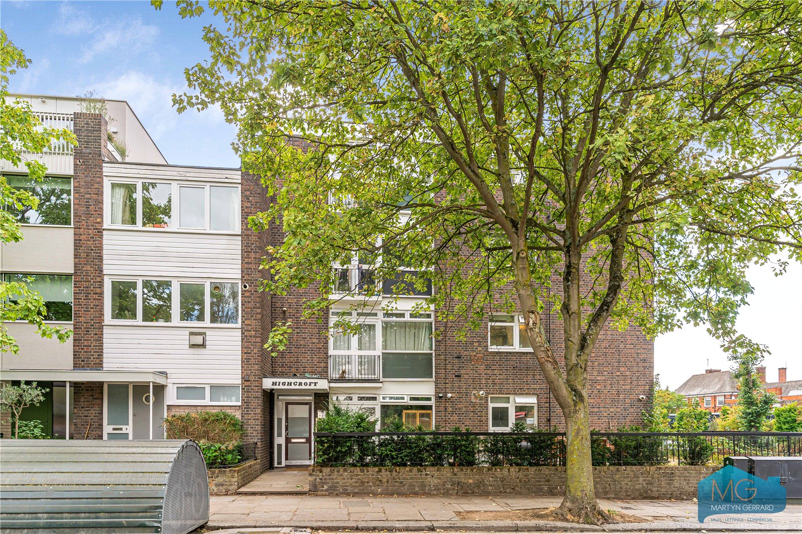 2 bedroom Apartment for sale - Martyn Gerrard