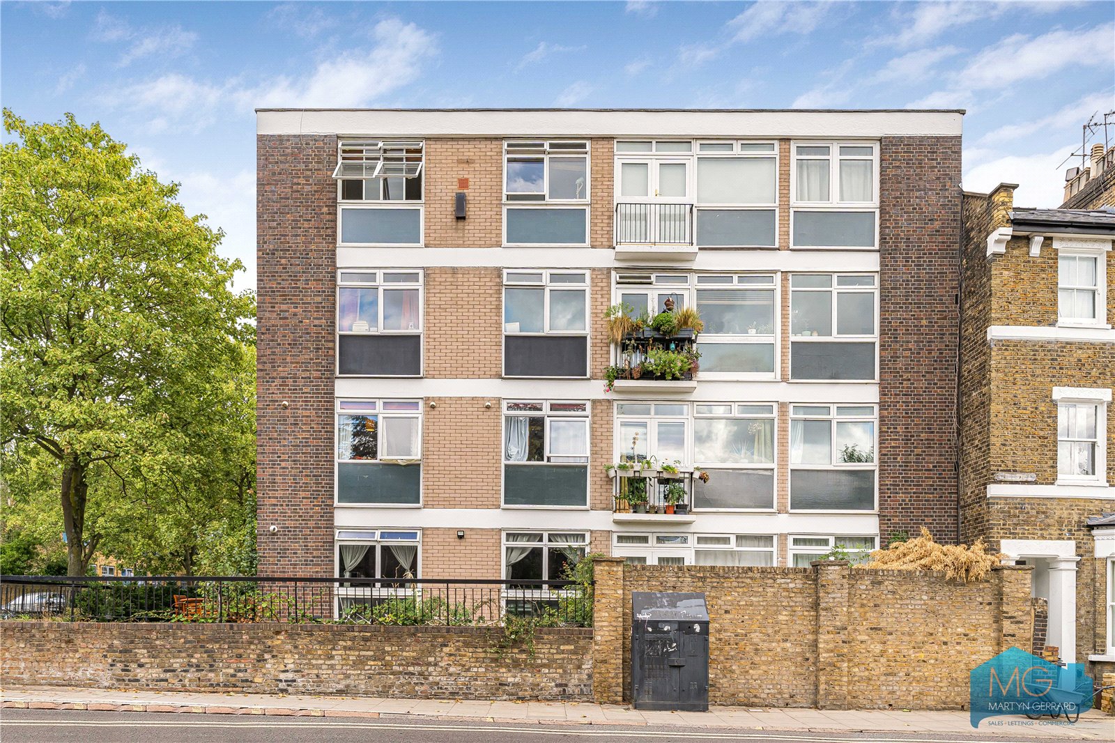 2 bedroom Apartment for sale - Martyn Gerrard