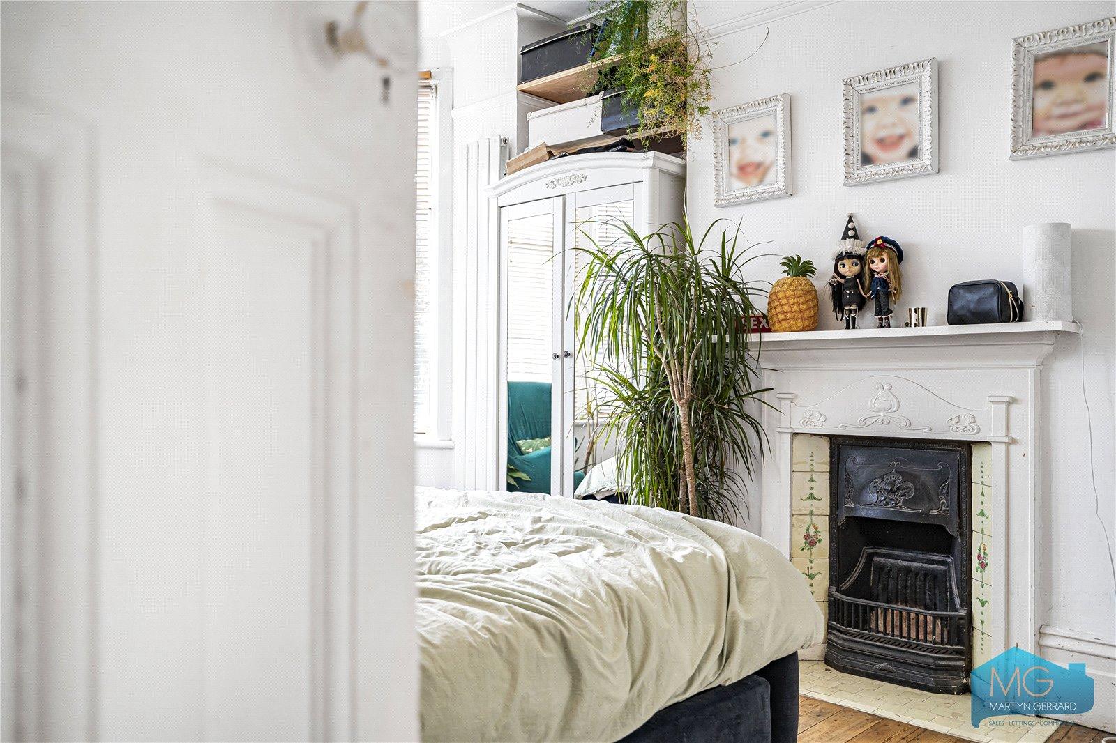 4 bedroom Terraced House for sale - Martyn Gerrard