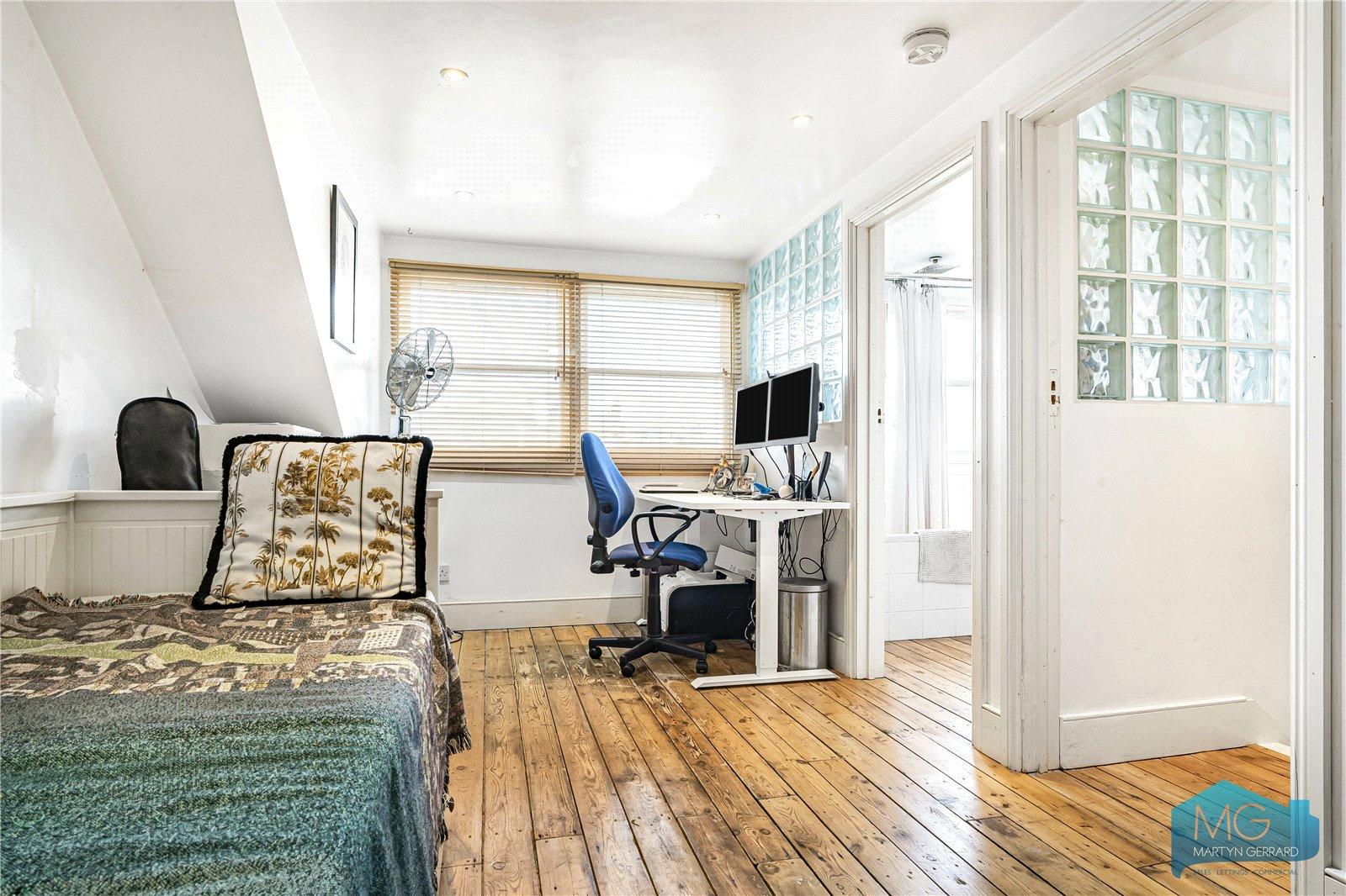 4 bedroom Terraced House for sale - Martyn Gerrard