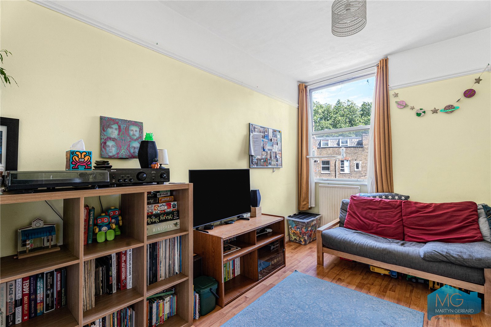 2 bedroom Apartment for sale - Martyn Gerrard