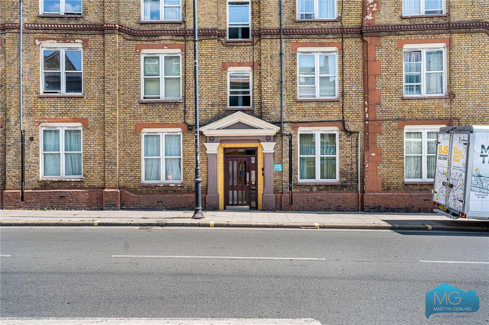 2 bedroom Apartment for sale - Martyn Gerrard