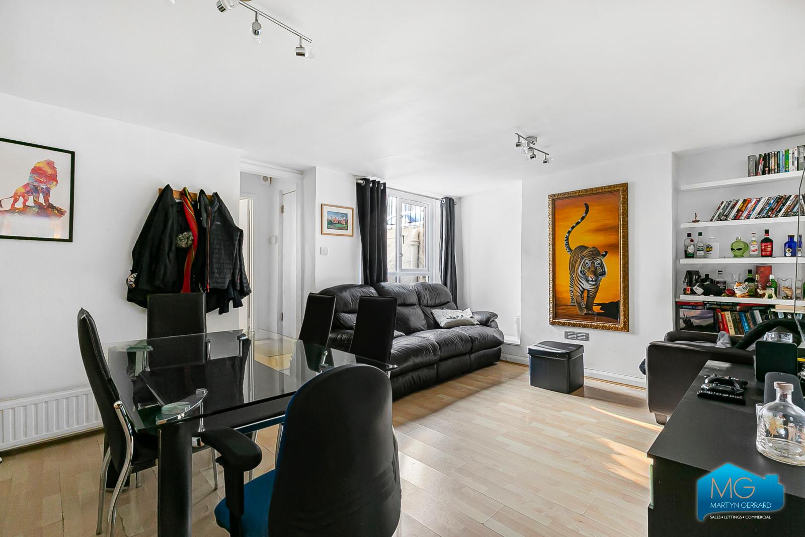 2 bedroom Apartment to rent - Martyn Gerrard