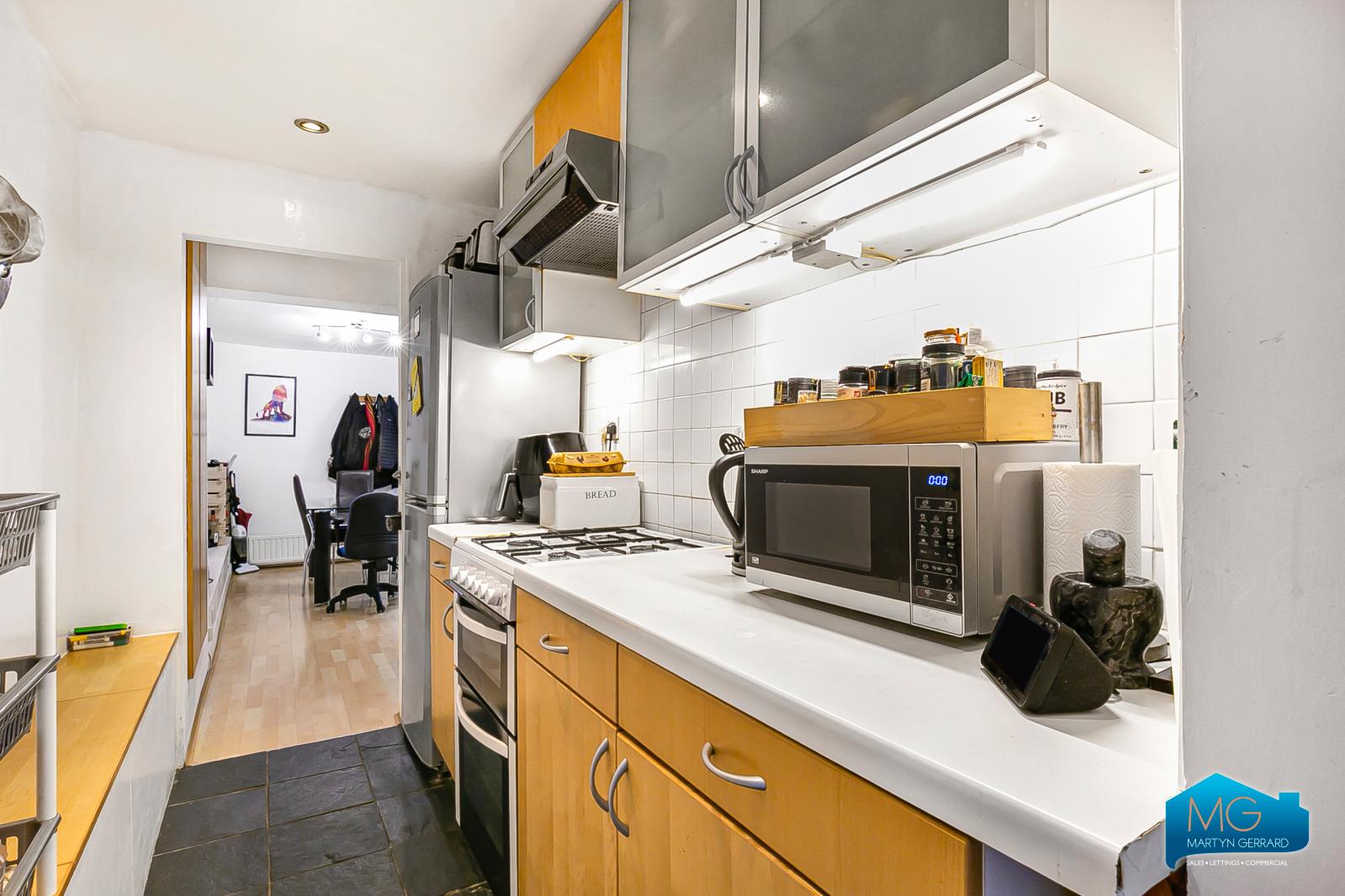 2 bedroom Apartment to rent - Martyn Gerrard