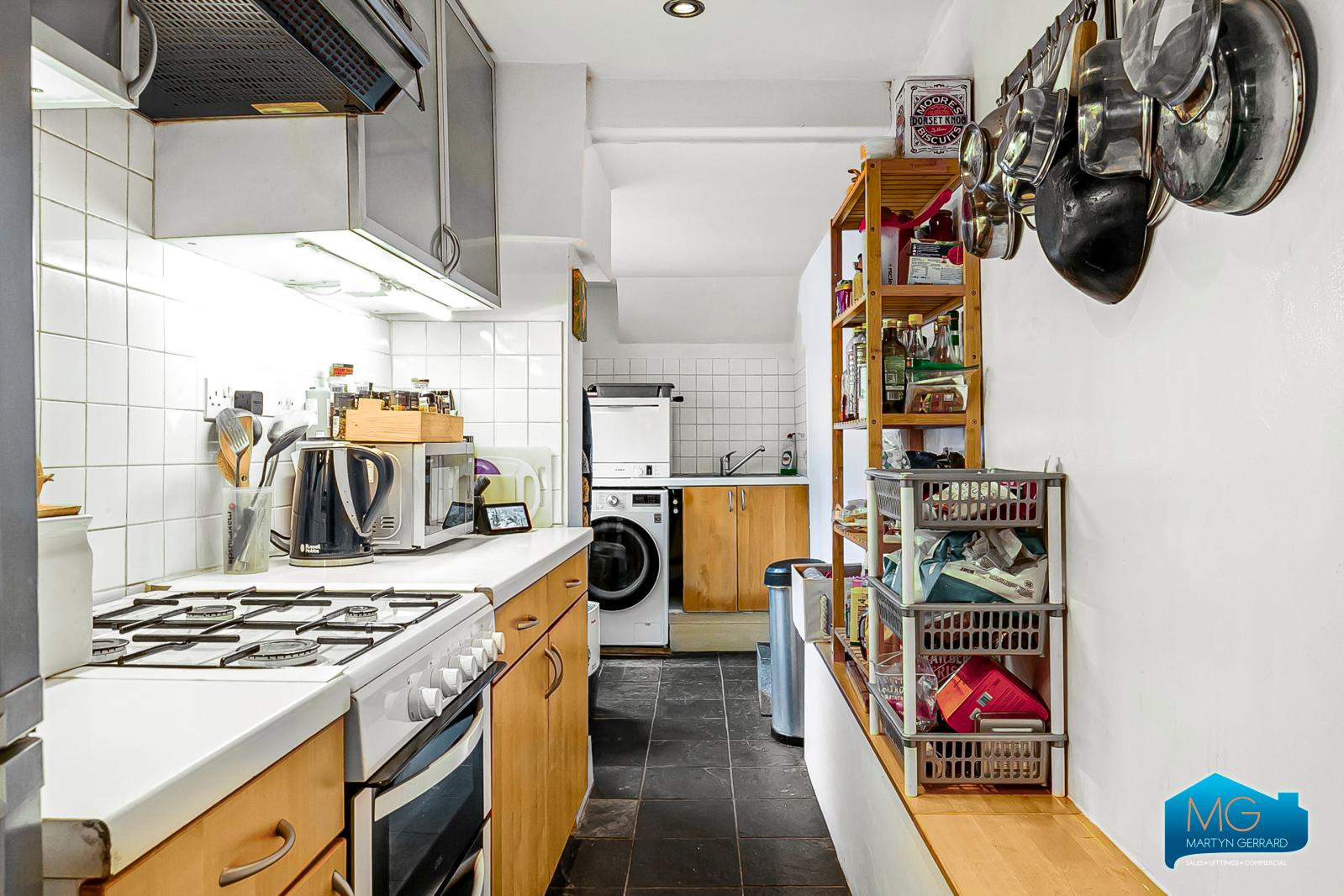 2 bedroom Apartment to rent - Martyn Gerrard