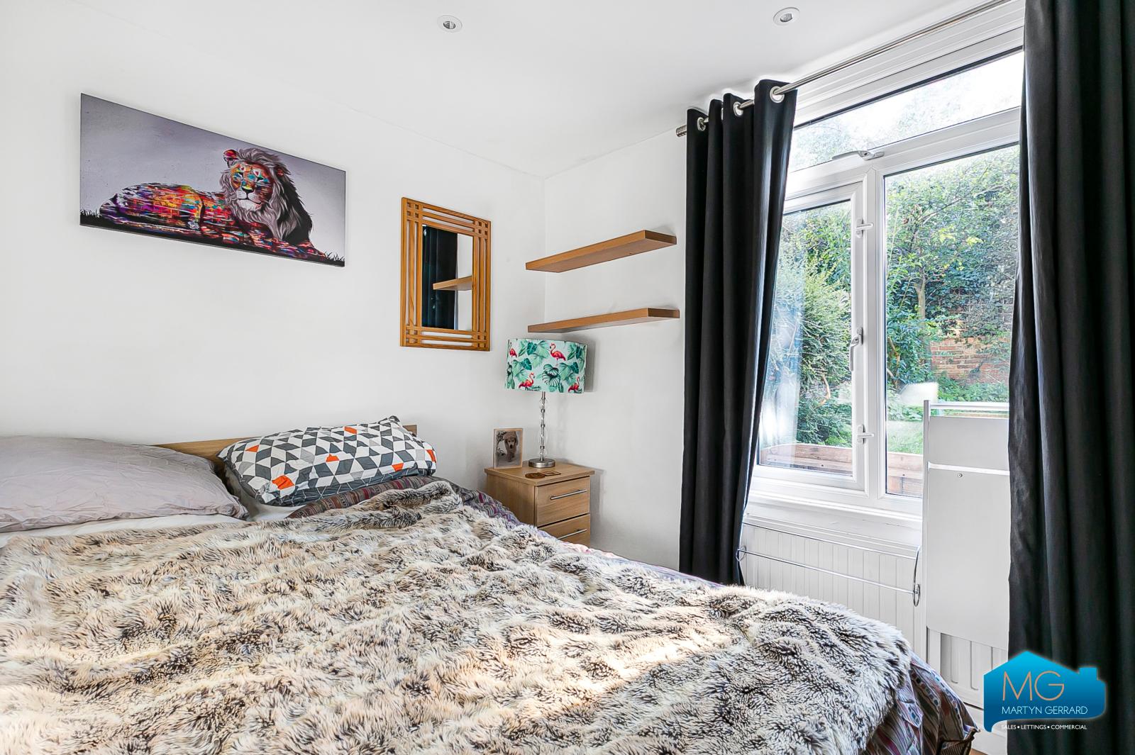 2 bedroom Apartment to rent - Martyn Gerrard