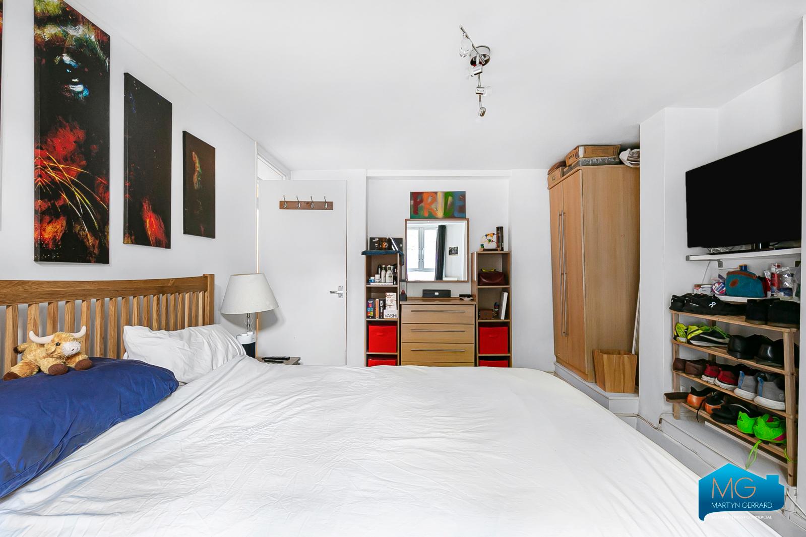2 bedroom Apartment to rent - Martyn Gerrard
