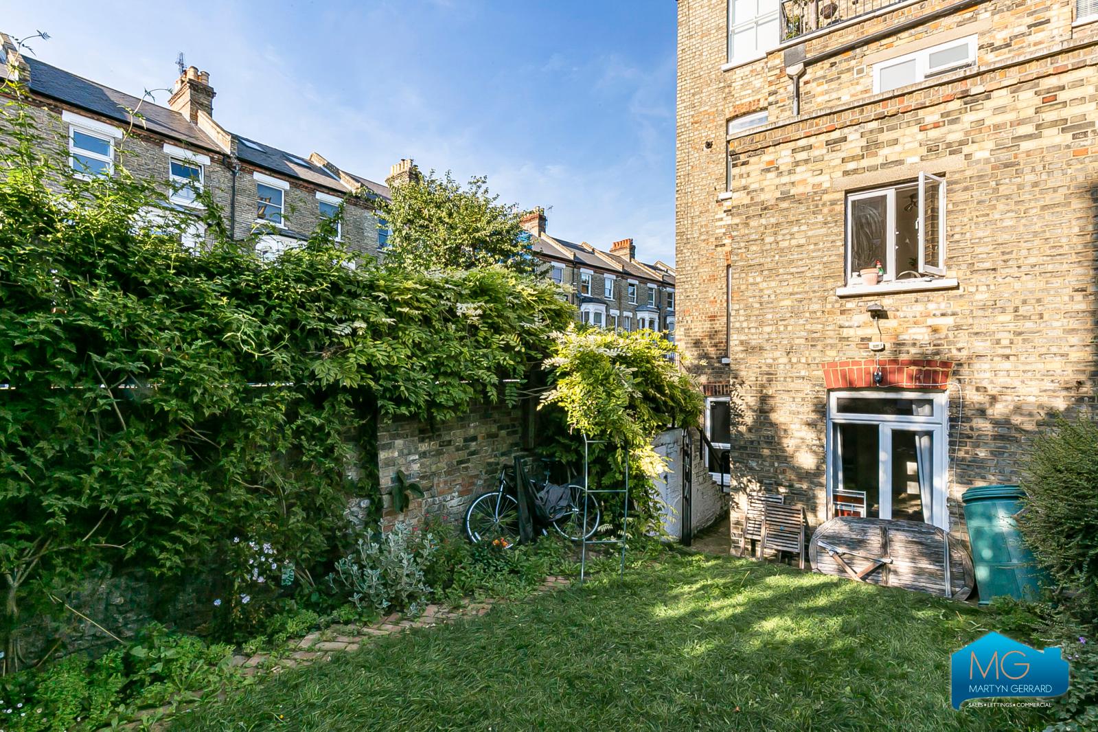 2 bedroom Apartment to rent - Martyn Gerrard