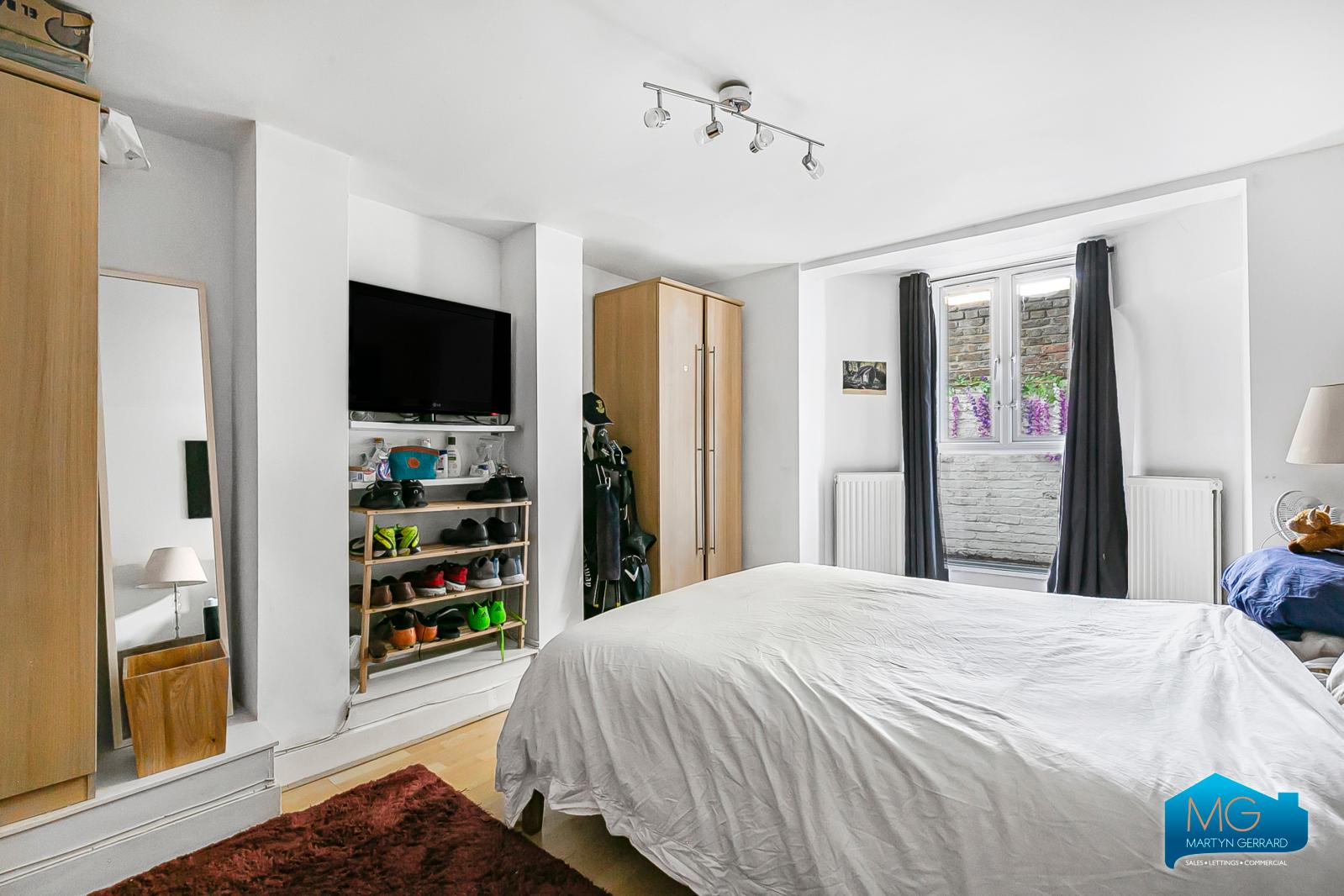 2 bedroom Apartment to rent - Martyn Gerrard