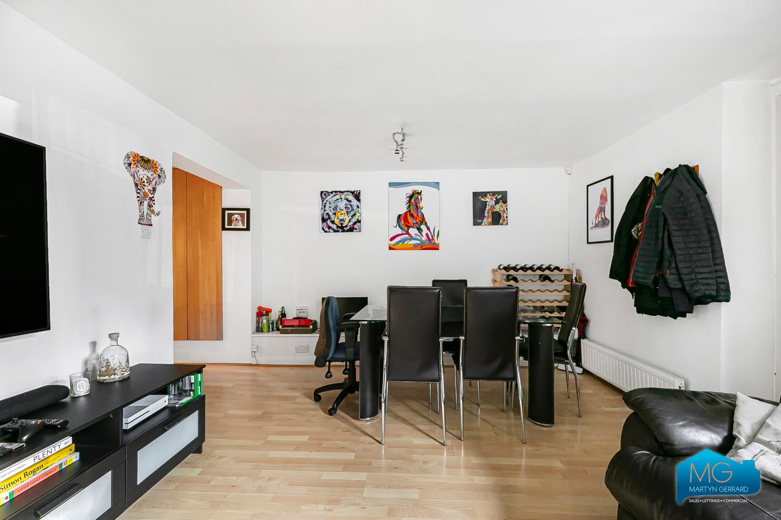 2 bedroom Apartment to rent - Martyn Gerrard