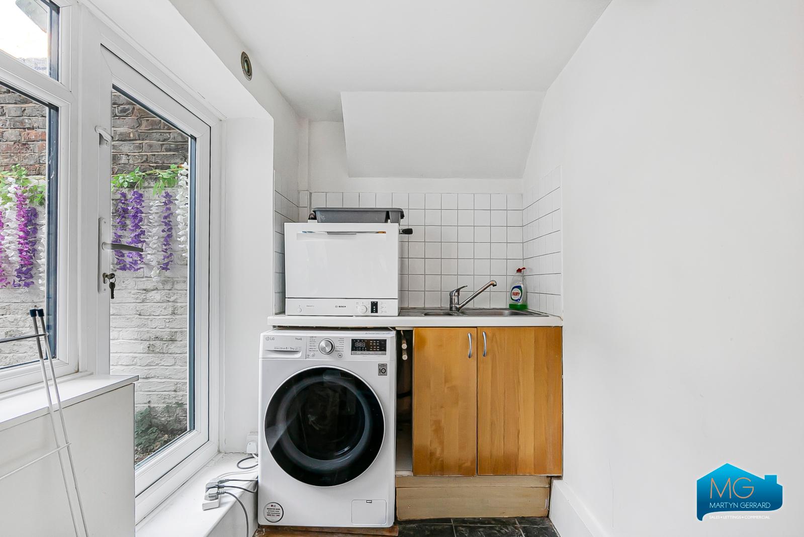 2 bedroom Apartment to rent - Martyn Gerrard