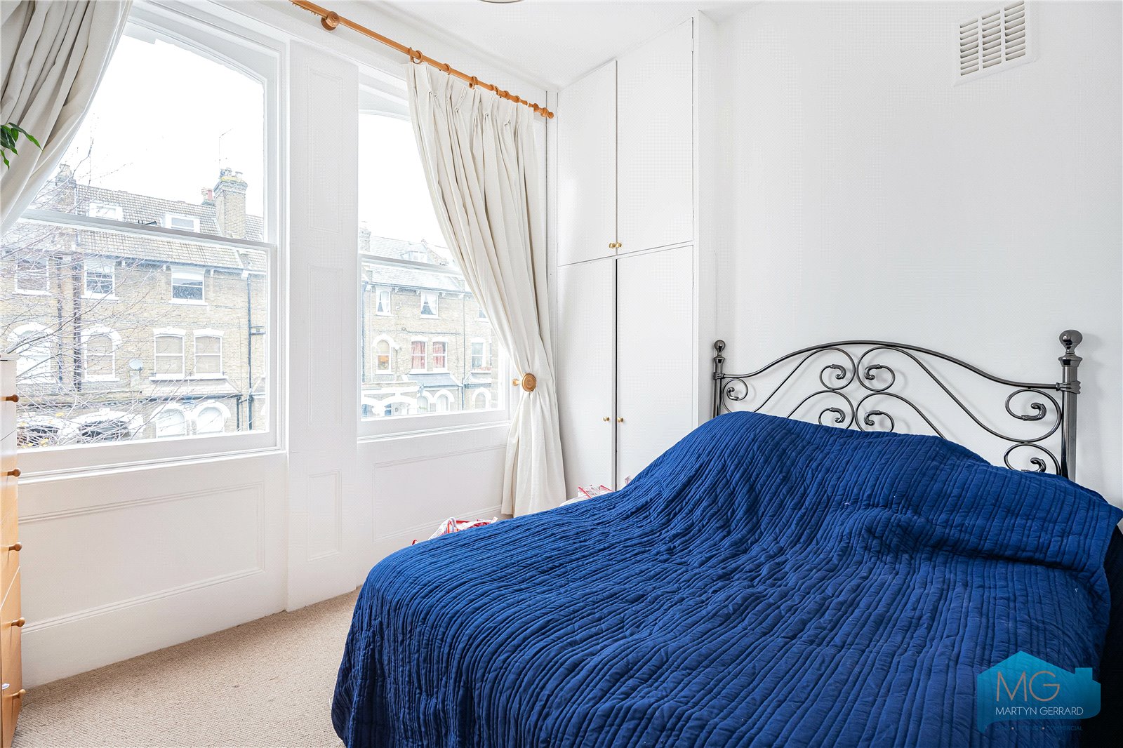 2 bedroom Apartment for sale - Martyn Gerrard