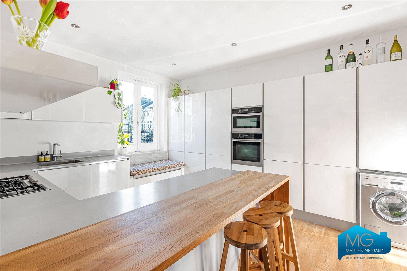 3 bedroom Apartment to rent - Martyn Gerrard