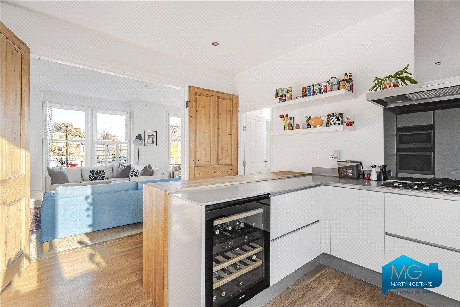 3 bedroom Apartment to rent - Martyn Gerrard