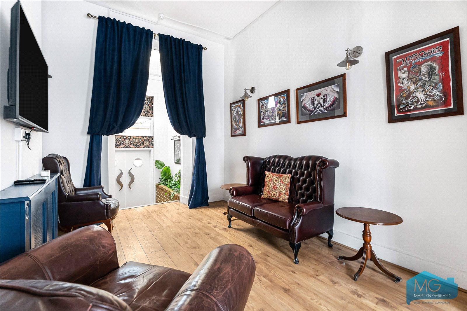 3 bedroom Apartment for sale - Martyn Gerrard