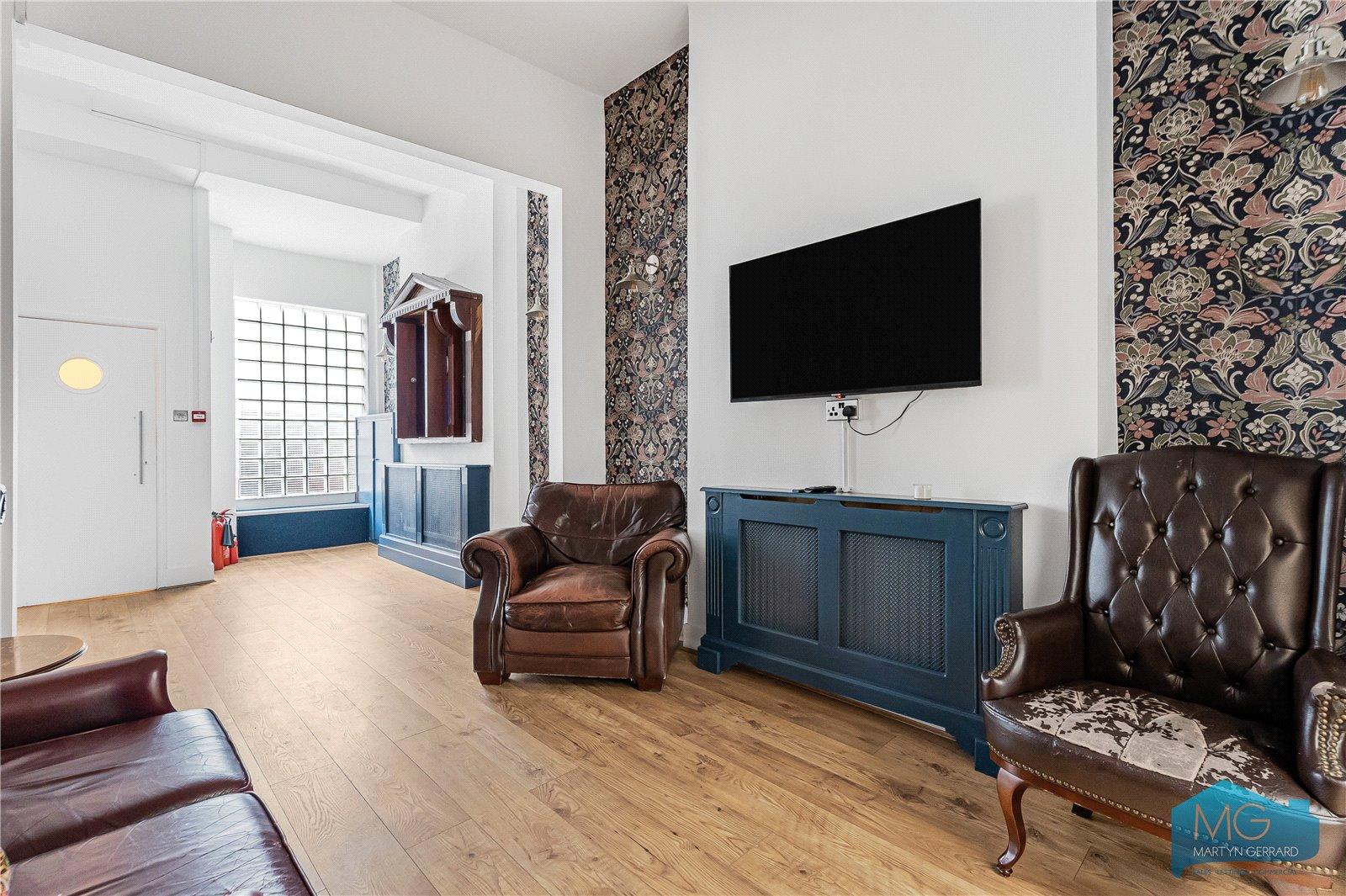 3 bedroom Apartment for sale - Martyn Gerrard