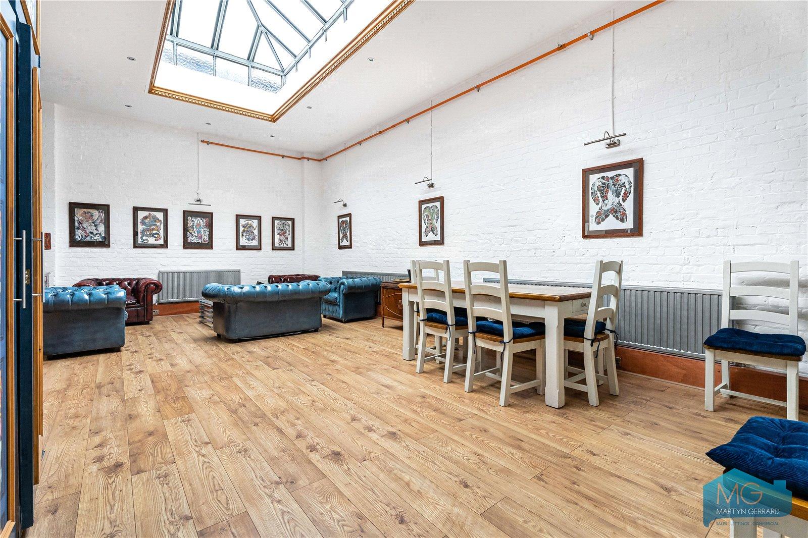 3 bedroom Apartment for sale - Martyn Gerrard