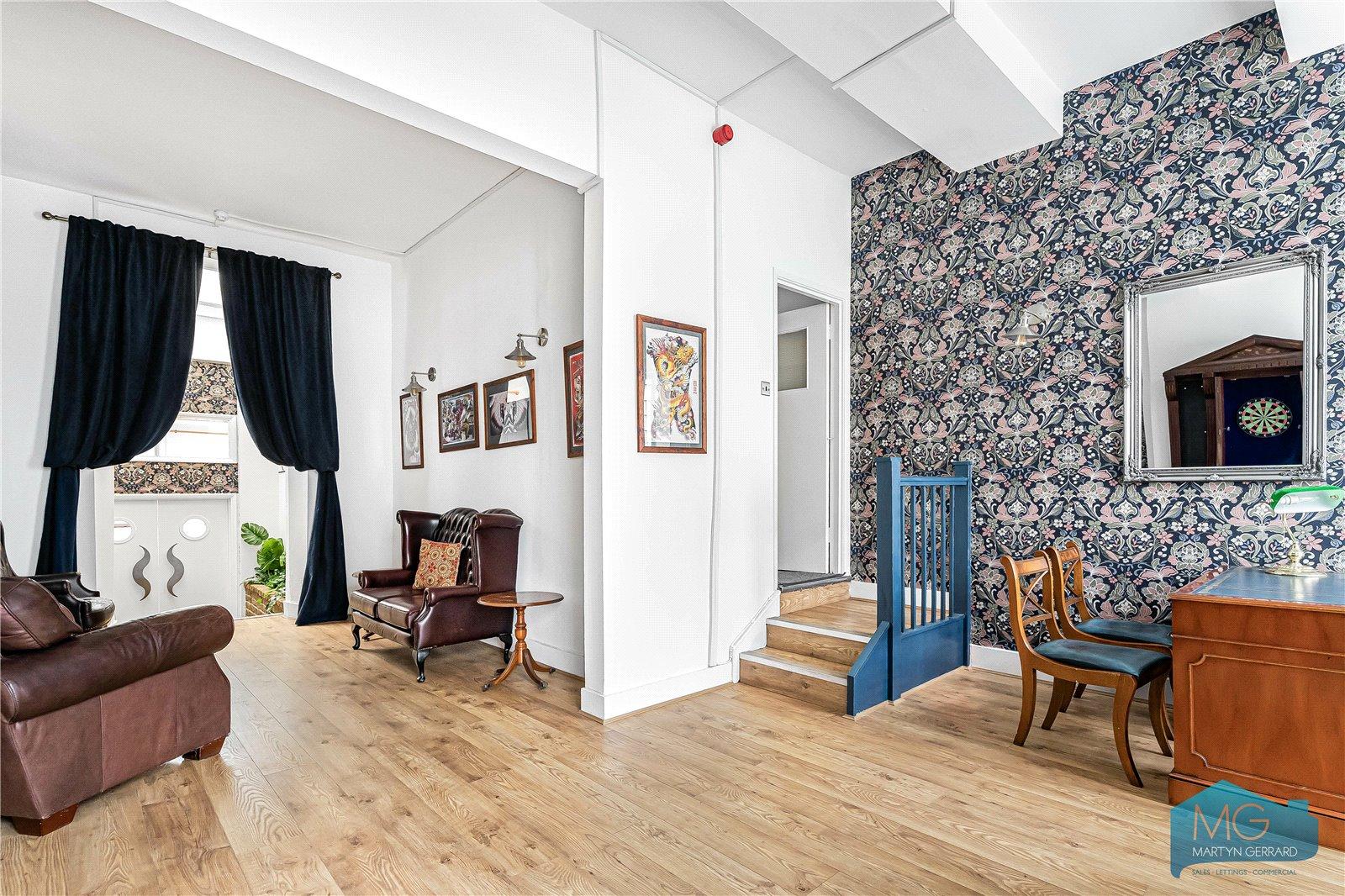 3 bedroom Apartment for sale - Martyn Gerrard
