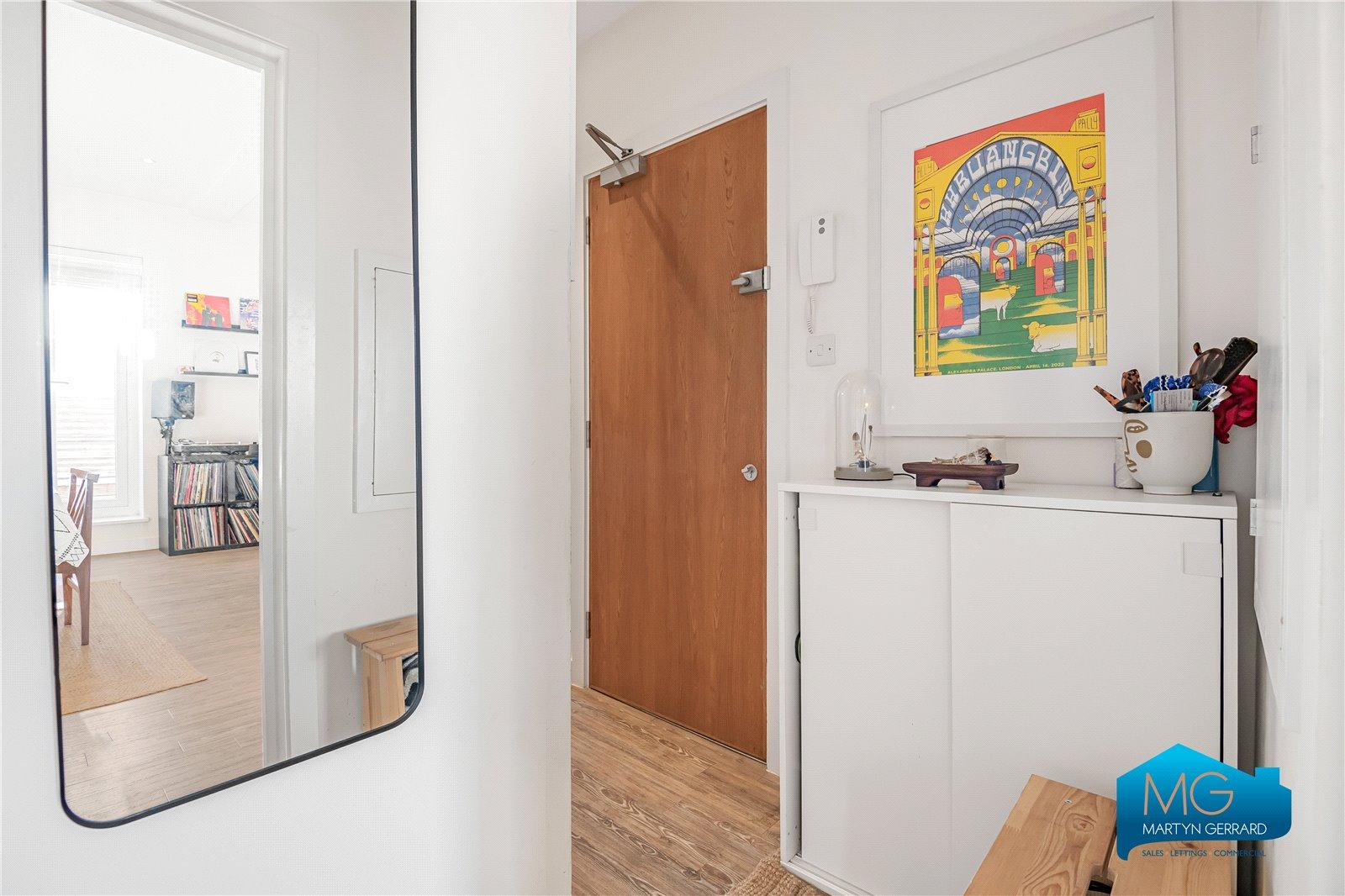 2 bedroom Apartment to rent - Martyn Gerrard