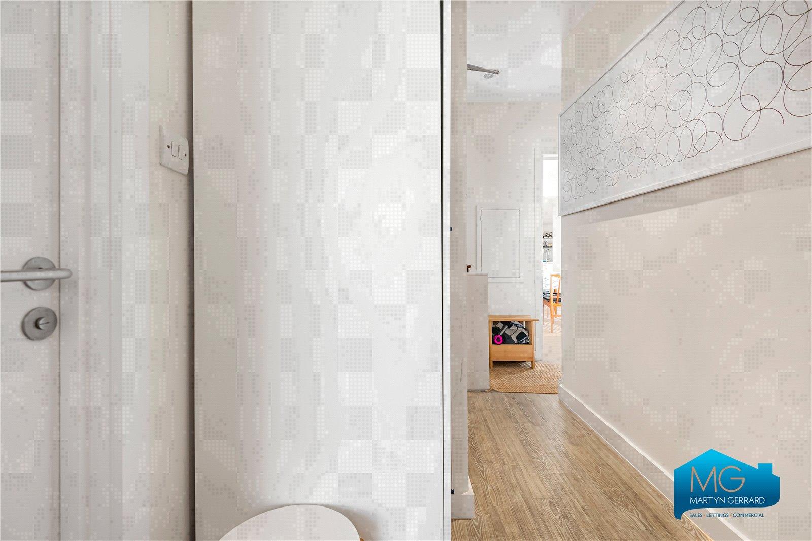 2 bedroom Apartment to rent - Martyn Gerrard