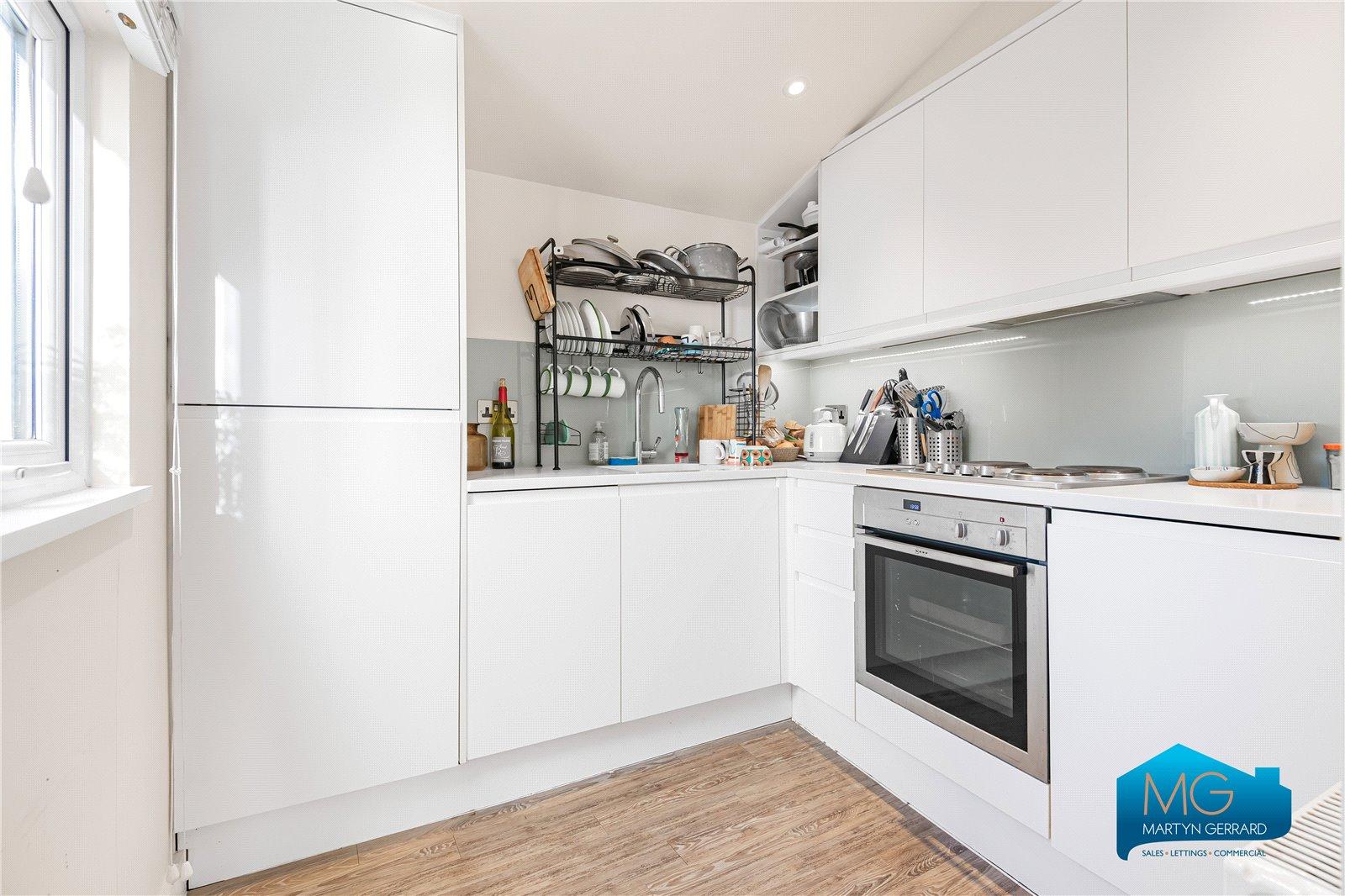 2 bedroom Apartment to rent - Martyn Gerrard