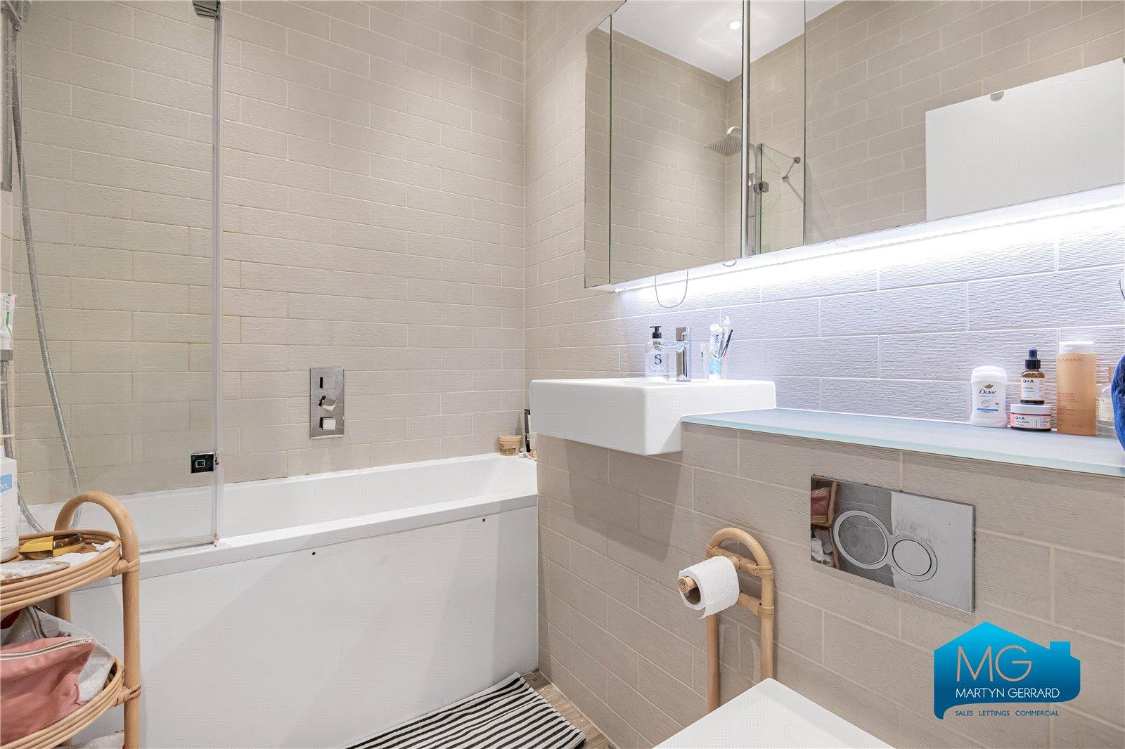 2 bedroom Apartment to rent - Martyn Gerrard
