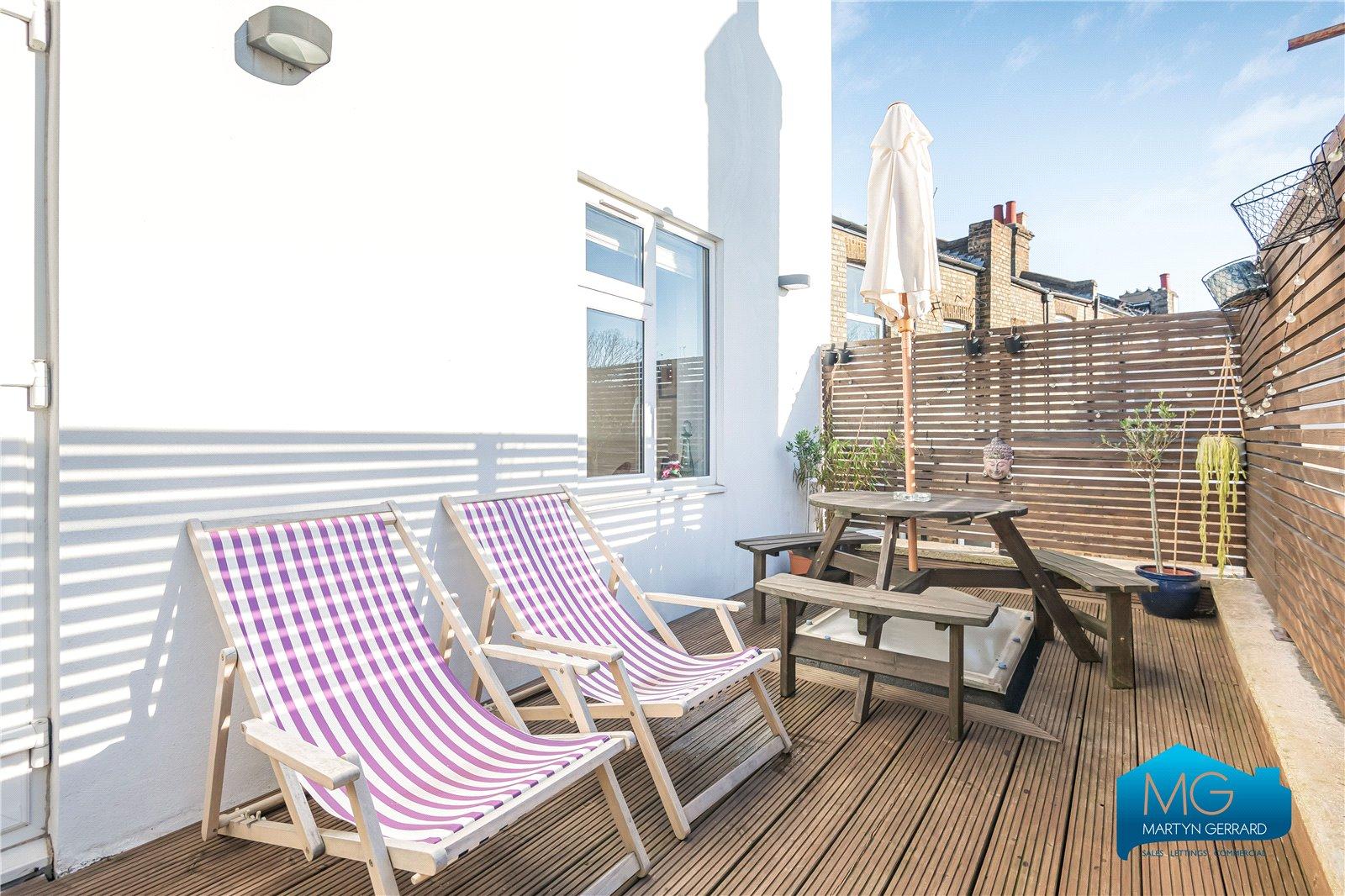 2 bedroom Apartment to rent - Martyn Gerrard